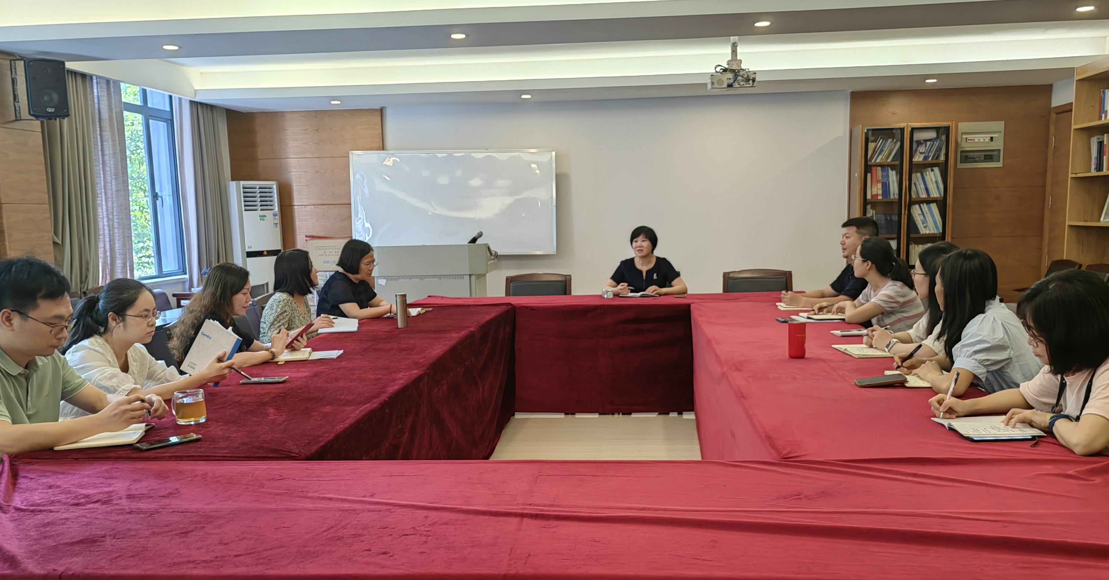 广东省总工会干部学校召开新学期第一次工作推进会.jpg