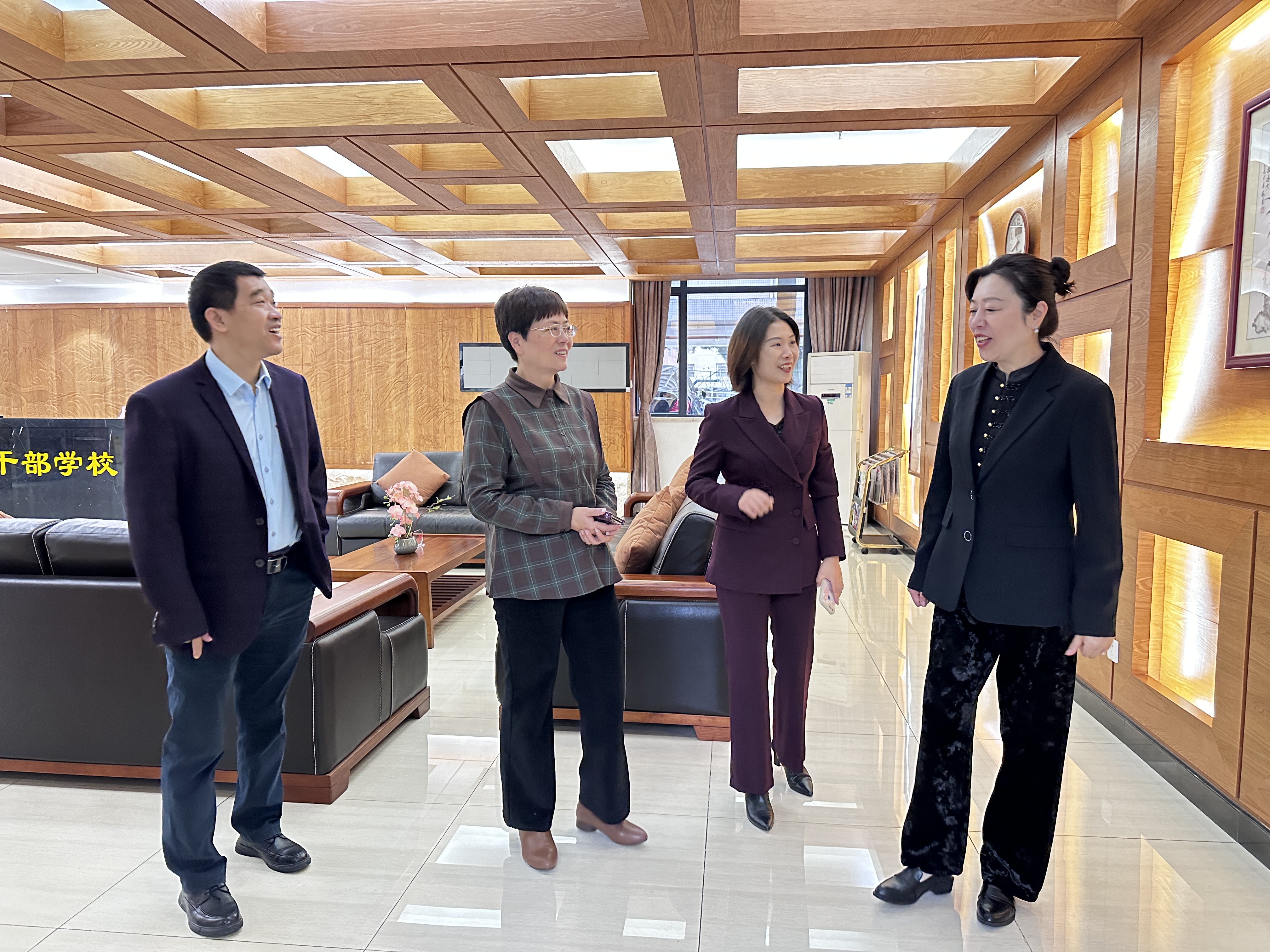 贵州省总干校一行到我校交流调研1.jpg